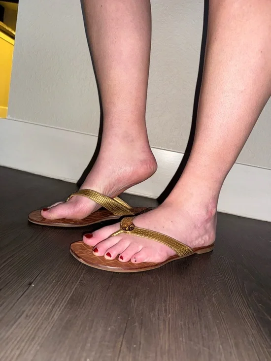 Tory Burch Gold Miller Sandals Metallic Leather Logo Flip Flops Size [size 9] - Picture 3 of 3